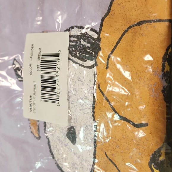 Juniors' Snoopy Halloween Pumpkin T- shirt - Picture 4 of 4